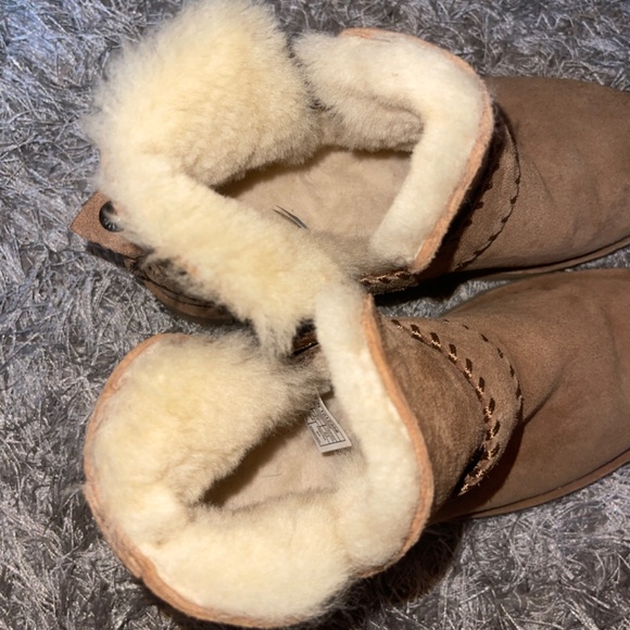 UGG Australian McKay Tan Suede - Faux Fur Shearling Lined Ankle Booties / Boots - Picture 7 of 7